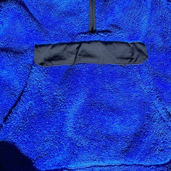 Men’s plush ultra soft pullover, good condition. - Picture 5 of 7